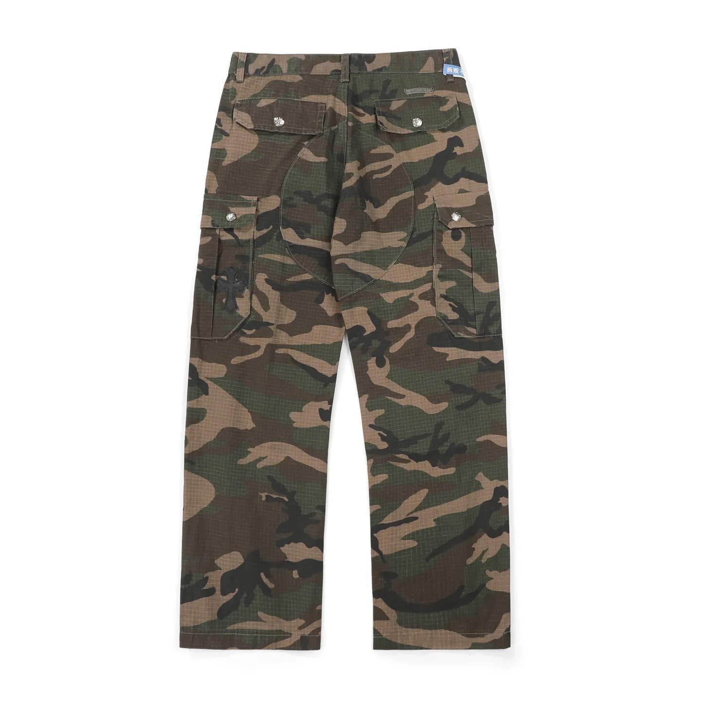 P280 Chrome HeartsCH camouflage logging pants straight-leg Sanskrit unisex overalls, W-level cabinet, patchwork cross pattern embellishment, high-waisted washed jeans! ! Absolutely high-end luxury products, 1.9W-level god-level single products, super popular products, built with top heavy industry, a magic weapon that cannot be missed. About Zangyin, this is an extremely luxurious fashion brand, which can also be called the aristocrats of the high street. It has always been an exclusive brand for some hipsters or the rich second generation. Compared with ordinary high streets, it is more luxurious and noble. Compared with luxury brands, it has a more fashionable personality and has always been a brand that I have a special liking for. Imported yarn is custom-woven into a high-density twill canvas, which ensures a crisp silhouette while also making the fabric very delicate to the touch. It follows the B01 classic silhouette, with a crisp and stylish upper body. The ready-made garments are stone-milled and fermented, so they can be matched with any style. Buttons and zippers are made of authentic YKK retro metal products. Double-layer canvas on the front knees has perfect details. All hardware is customized. Color: Camouflage Size: 28/30/32/34/36 Waist: 74/79/84/89/94 Sitting: 104/109/114/119 Pants length: 101/102/104/106/108